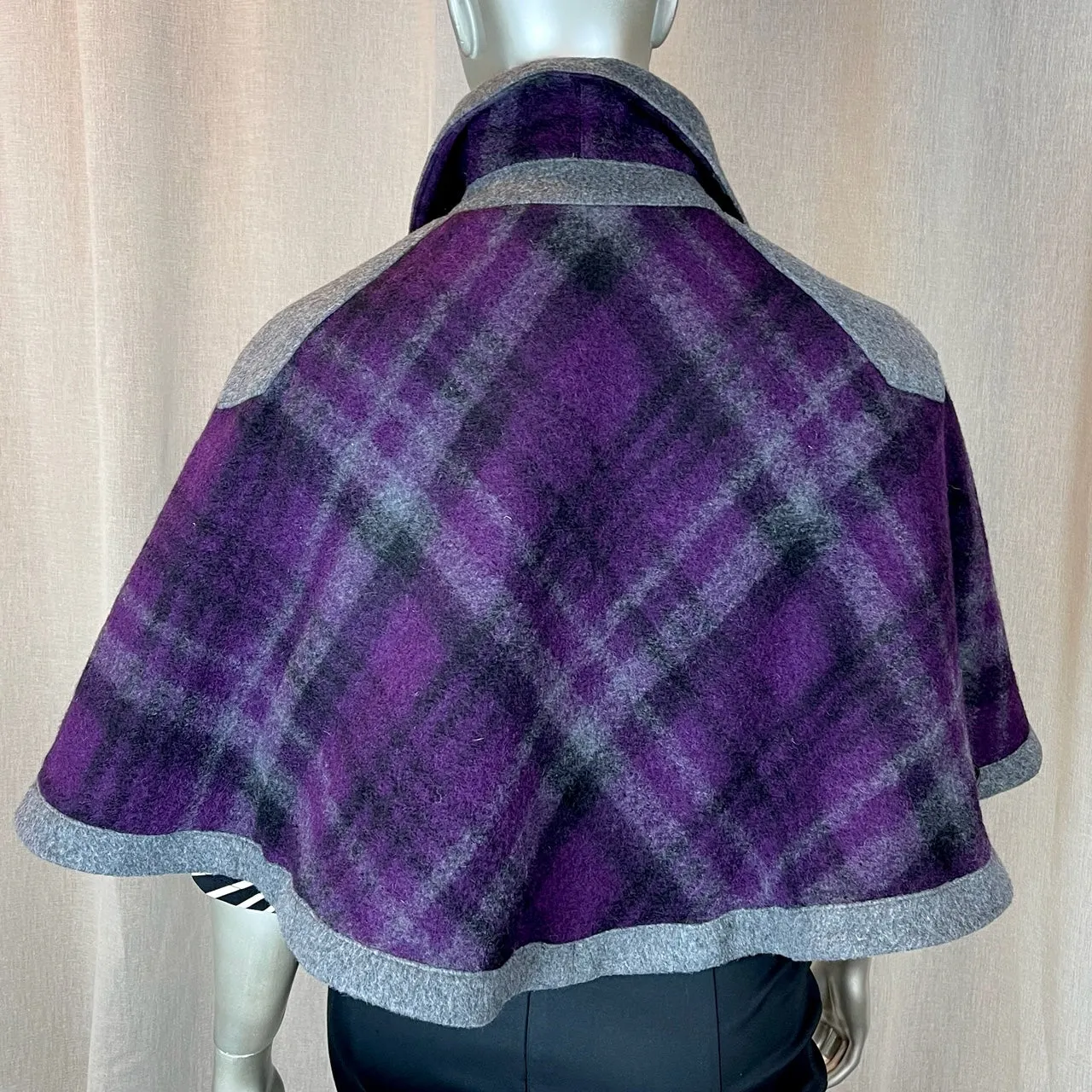 TIMELINE WOOL CAPE | Purple Plaid.Slate